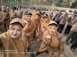 Lurah dan Pamong Girimulyo Mengikuti Upacara HUT RI