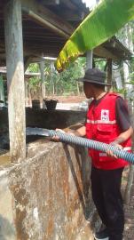 PMI menyalurkan bansos.air di Girimulyo